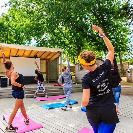 Mobil Xxl 4 - Camping Le Domaine De Brehadour Κάμπινγκ